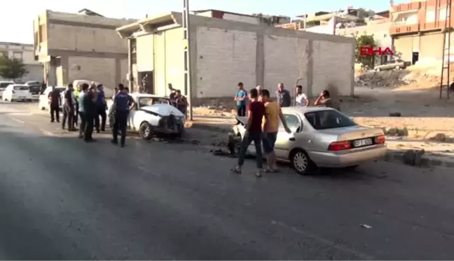 Gaziantep'te iki otomobil çarpıştı: 4 yaralı