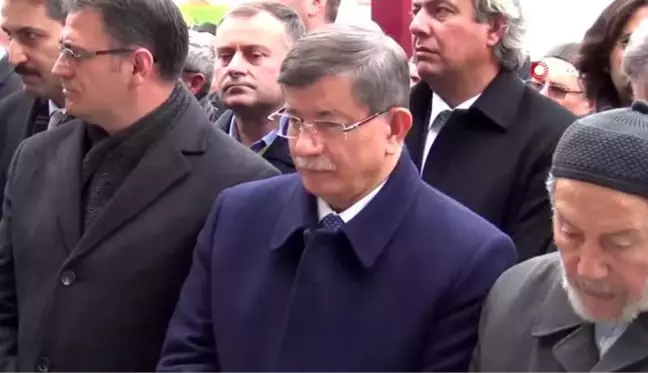 AK Parti MYK toplantısında Ahmet Davutoğlu, Ayhan Sefer Üstün, Selçuk Özdağ ve Abdullah Başçı'nın...