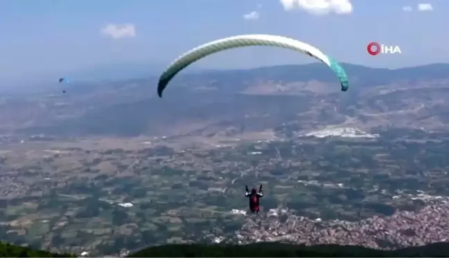 Simav'da yamaç paraşütü festivali