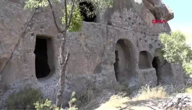 Kayseri üzüm hasadı yaparken yeraltı şehri buldular