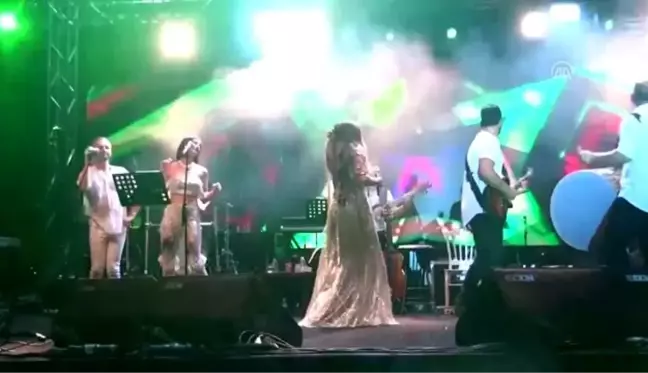 Ziynet Sali Kuşadası'nda konser verdi