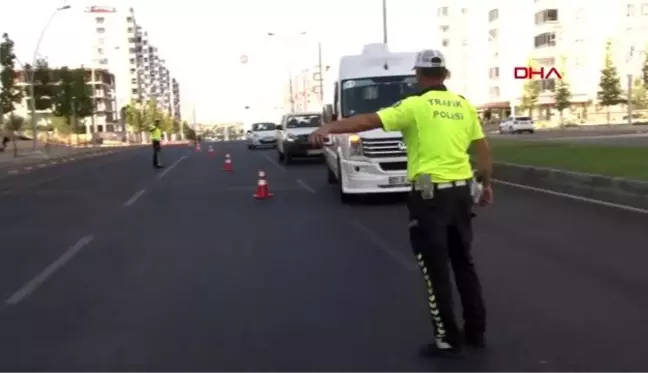 Diyarbakır sürücüsü denetimden kaçan okul servisi, trafikten men edildi