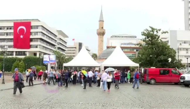 Cumhurbaşkanlığından İzmir'de vatandaşlara aşure ikramı