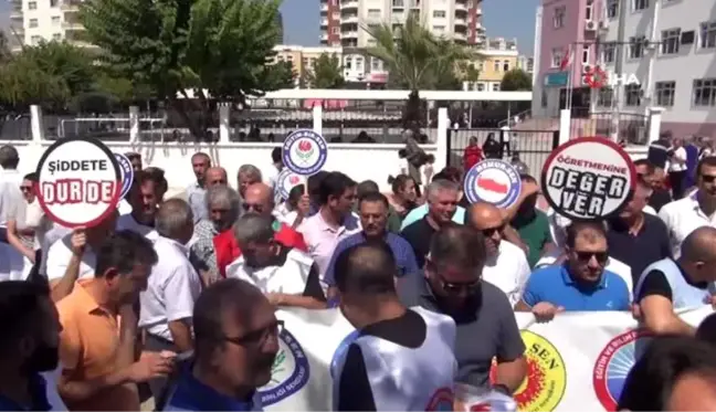 Mersin'de velinin okul saldırısı protesto edildi, öğrenciler destek verdi