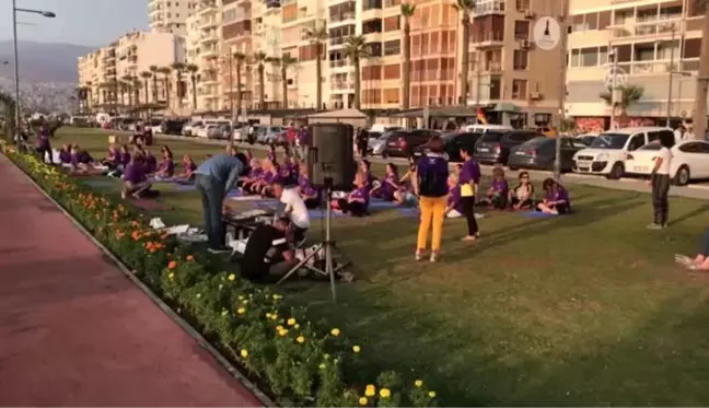 Alzaymır farkındalığı için Kordon'da yoga yaptılar - İZMİR