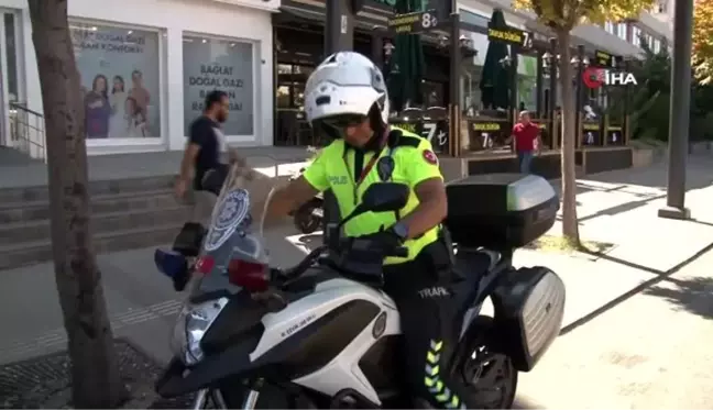 Gündüz polis, gece ressam