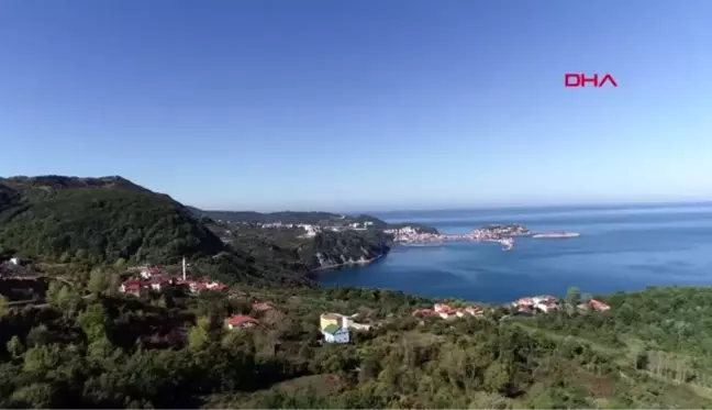 Bartın doğal güzelliği ve tarihiyle büyüleyen amasra, tatilcilerin akınına uğradı