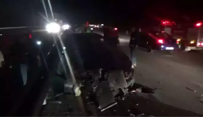 Çanakkale bariyerlere çarpan otomobilin sürücüsü ağır yaralı