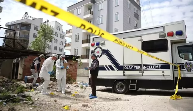 Polis babasının tabancasıyla oyun oynayan çocuk kendini vurdu