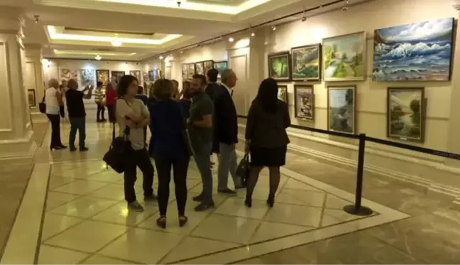 Başkentte yoksul ailelerin çocukları için resim sergisi