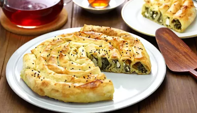 Börek tarifleri | Patatesli börek, ıspanaklı börek, paçanga böreği, baklava yufkasından börek tarifi