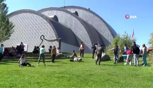 Baksı Müzesi'nde öğrenci şenliği