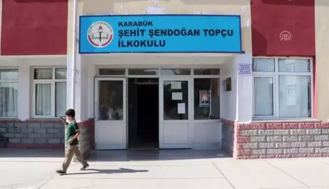 Öğrenciler 42 kilogramlık bal kabağı yetiştirdi