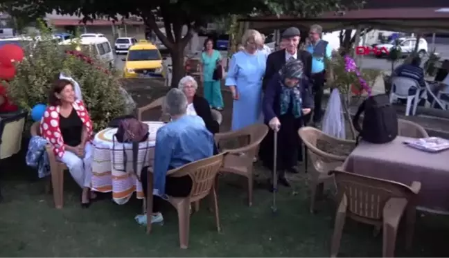 Muğla 60 yıllık evli çifte, kızlarından sürpriz temsili nikah