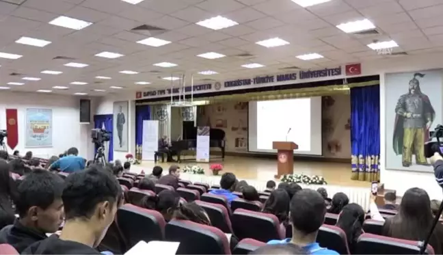 Kırgızistan'da Türk piyanist Nihat Demirkol'dan Mehmetçik'e destek