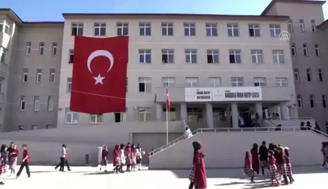 Ağrılı öğrencilerden Mehmetçik'e destek