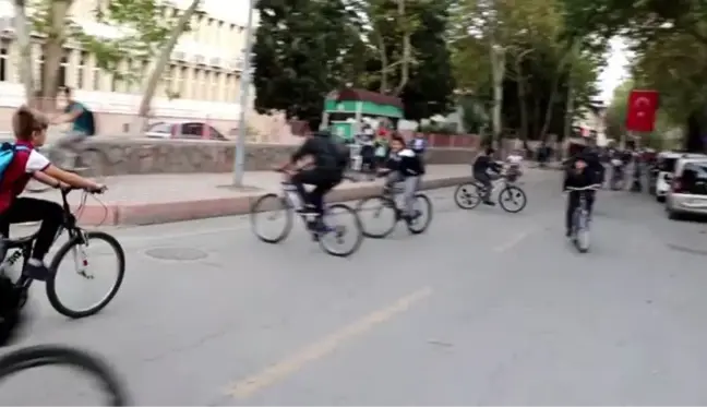 Spora dikkat çekmek için pedal çevirdiler