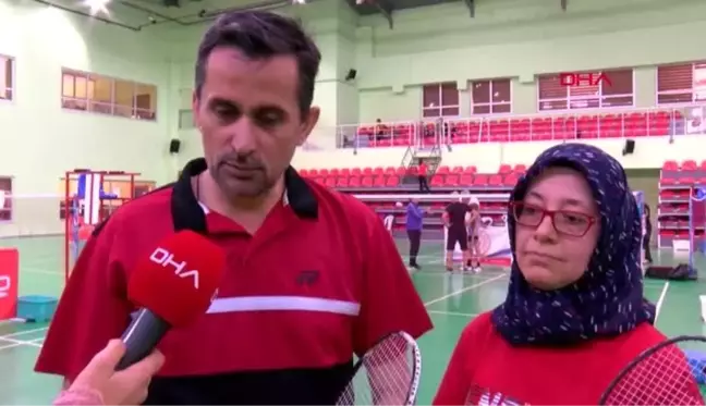 Spor aileler yarışıyor badminton turnuvası'nın şampiyonu başkan özmekik ve eşi oldu