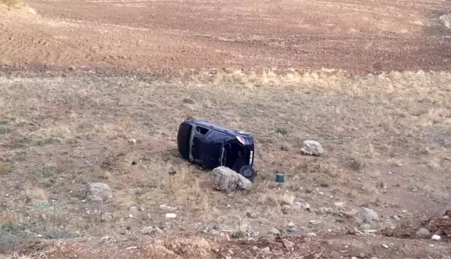 15 yaşındaki çocuk sürücünün kullandığı araç taklalar atarak tarlaya uçtu: 1 ölü, 1 yaralı