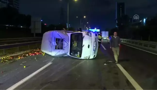 Küçükçekmece'de trafik kazası: 2 yaralı