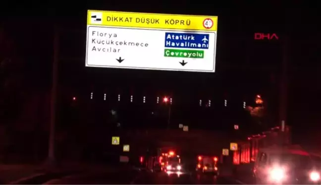 Tren yolundaki köprüye çarpan tır devrildi: 1 yaralı