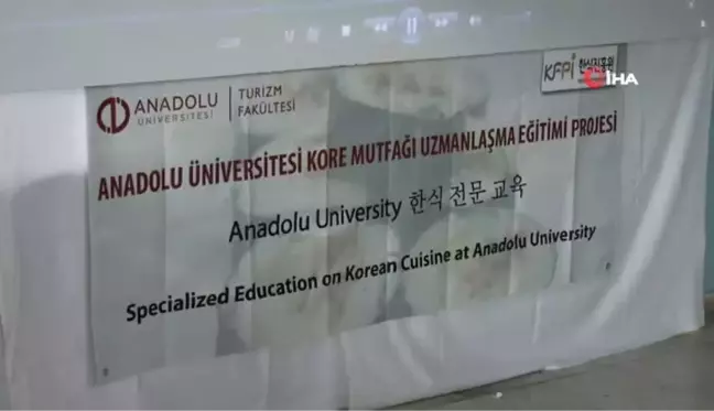 Anadolu Üniversitesi Rektörü Çomaklı mutfakta