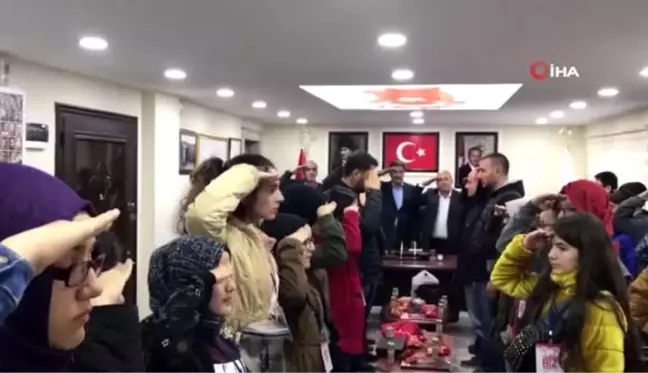 Kocaeli'nden Hakkari'ye gelen öğrencilerden asker selamı