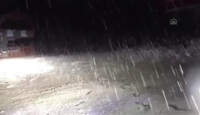 Cıbıltepe Kayak Merkezi'ne mevsimin ilk karı yağdı