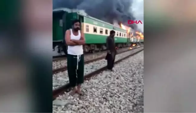 Pakistan'da tren yangını 65 ölü