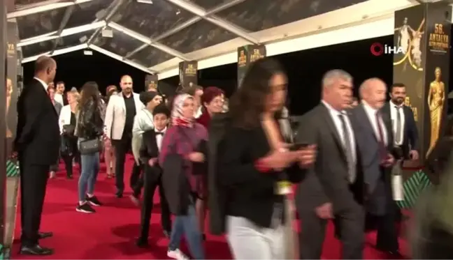 Altın Portakal Film Festivali Kırmızı halıda ünlüler geçidi