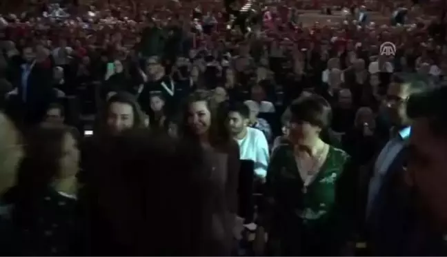 Kılıçdaroğlu, Komedi Festivali'nde sahneye çıkan Cem Yılmaz'ın gösterisini izledi