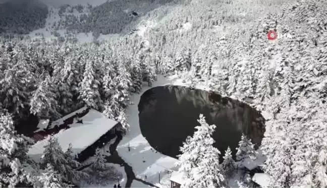 Doğa harikası Limni Gölü kar manzarasıyla hayran bıraktı