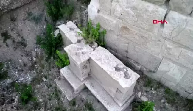 Antalya myra-andriake'de, içinde kurşun zarf olan 'kara büyü' objesi bulundu