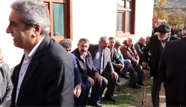 Oğlunun nikahına giderken kaza sonucu vefat eden anne son yolculuğuna uğurlandı