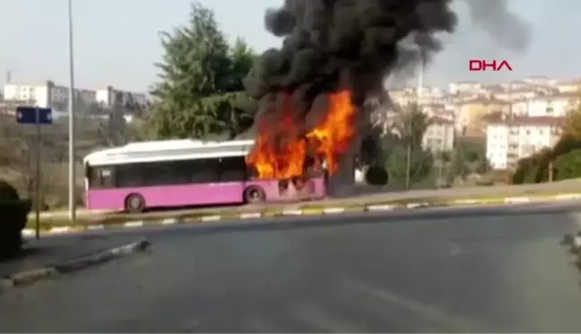 Düzce'de halk otobüsü alev alev yandı