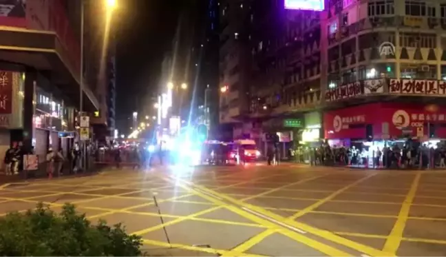 Hong Kong'daki protestolarda bir polis okla yaralandı - HONG