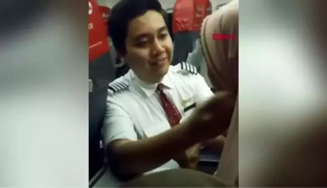 Kabin görevlisinin bu hareketi, sosyal medyada yoğun ilgi gördü