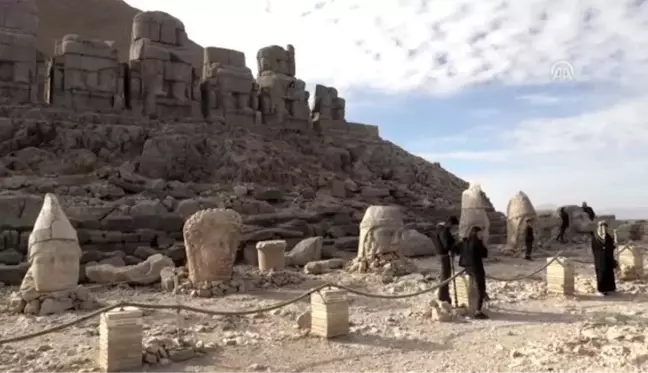 Nemrut Dağı'nda turist yoğunluğu