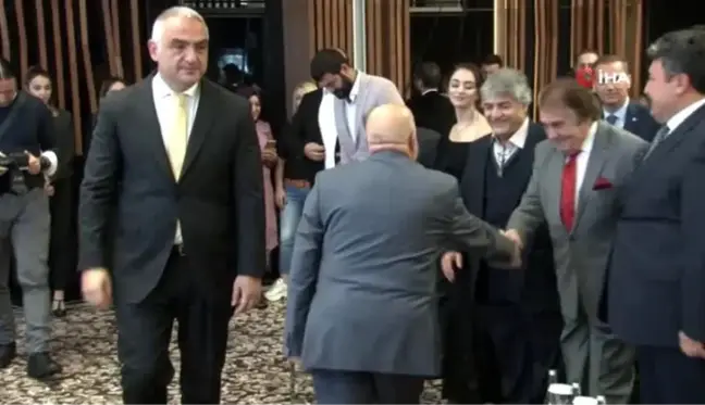 Bakan Ersoy, Emmy Ödülü kazanan Bilginer'i tebrik etti