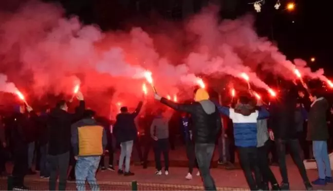 Hastalığı nedeniyle maça gidemedi, taraftarlar evine akın etti!