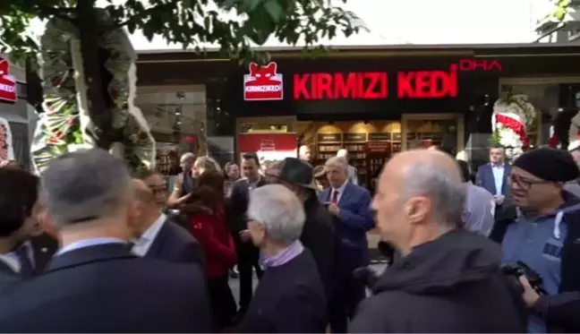 Kırmızı kedi kitabevi alsancak'ta açıldı