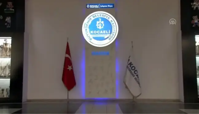 Babalarının yönlendirmesiyle başladıkları karatede madalyaları topladılar