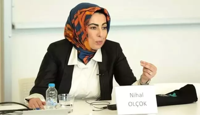 Nihal Olçok doğruladı: Davutoğlu'nun partisinin kurucuları arasında olacağım