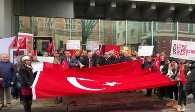 Almanya'da Atatürk'e yönelik yapılan çirkin yayın protesto edildi