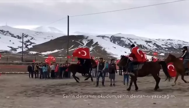 Öğrencilerin at sırtında Türk bayraklı klibi binlerce beğeni aldı