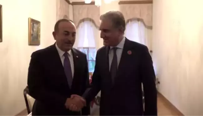 Çavuşoğlu, Pakistanlı mevkidaşı Kureyşi ile görüştü