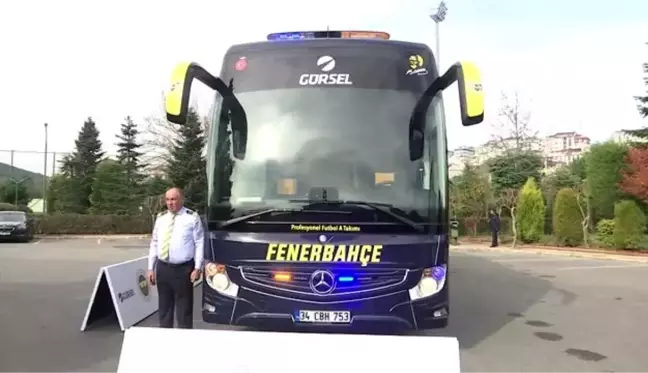 Fenerbahçe Futbol Takımı, yeni otobüsünü teslim aldı