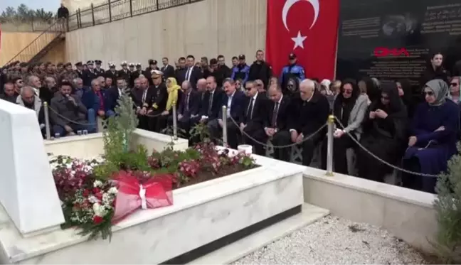 Mersin-şehit emniyet müdürü altuğ verdi, mezarı başında anıldı