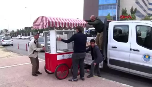 Tezgahı çalınan engelli simitçiye, yardım eli