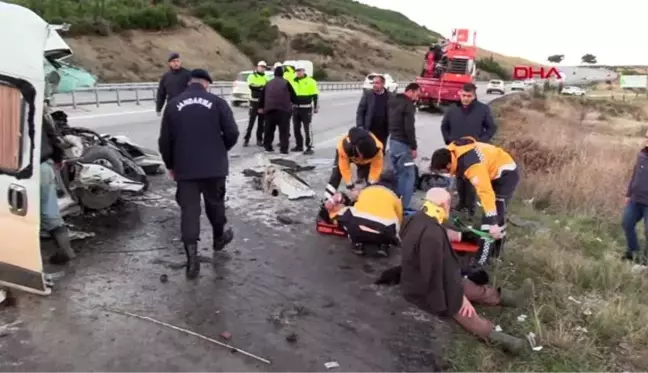 Çanakkale'de işçi minibüsü vince çarptı 15 yaralı